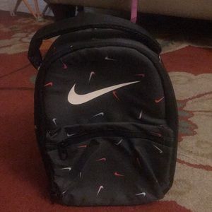 Nike insulates lunch box pack